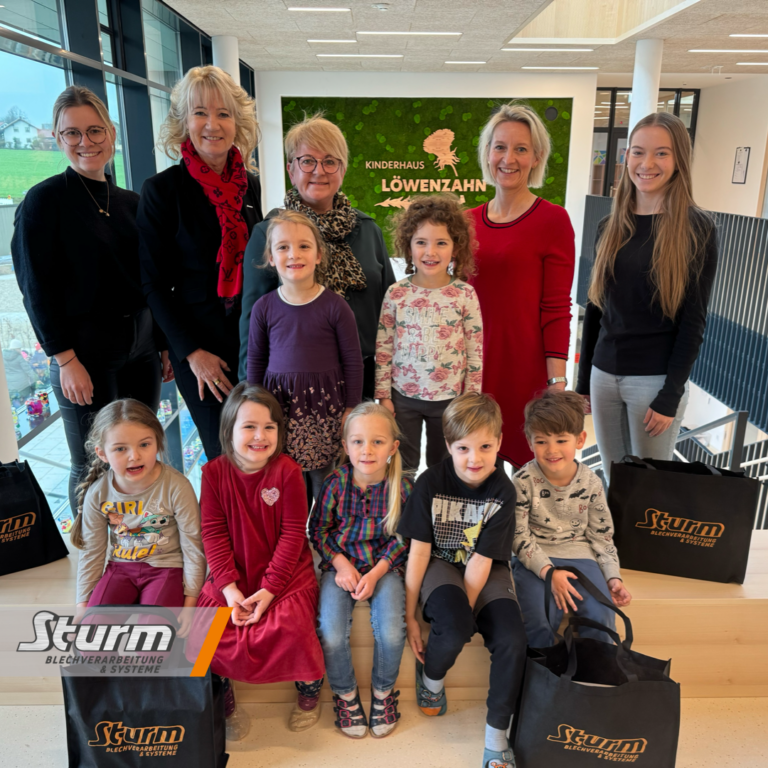 Spendenübergabe an den Kindergarten Oberschneiding 🎁 - Sturm